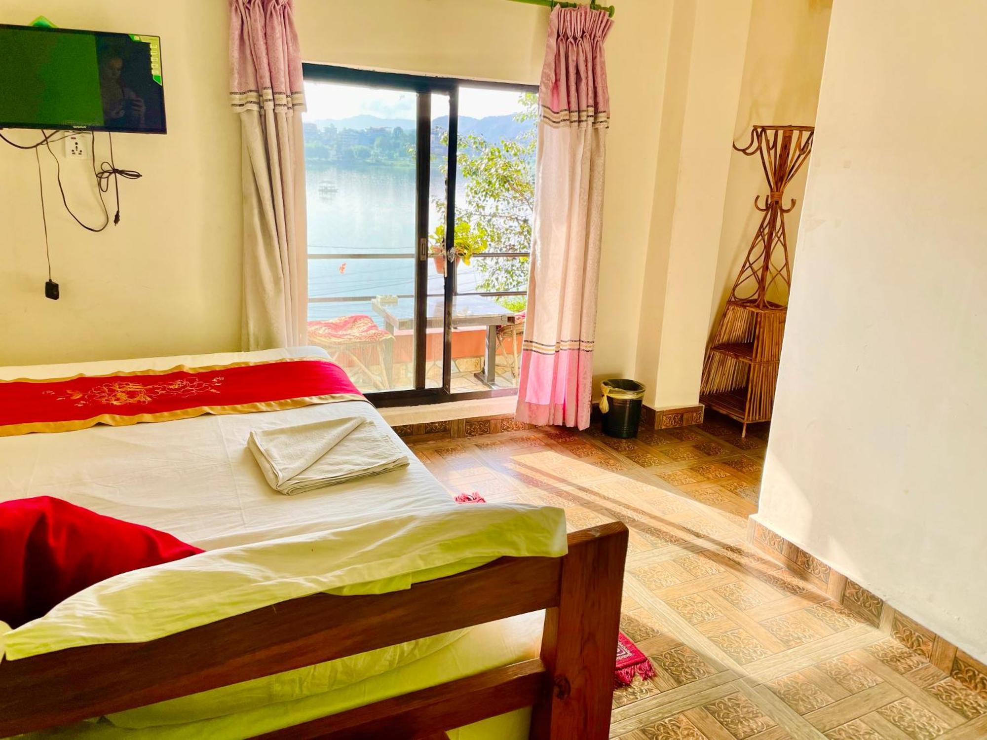 Hotel Fewa Corner & Restro Похара Екстериор снимка