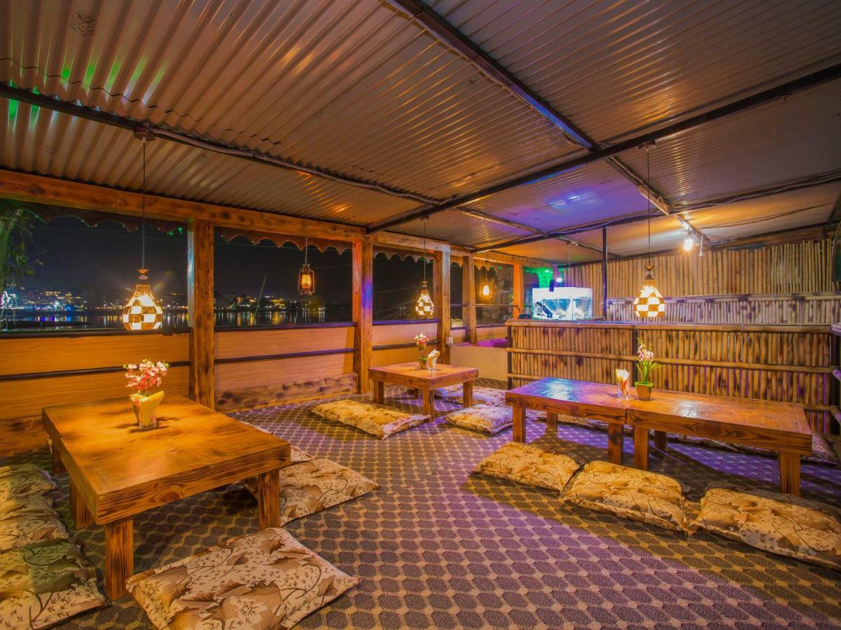 Hotel Fewa Corner & Restro Похара Екстериор снимка